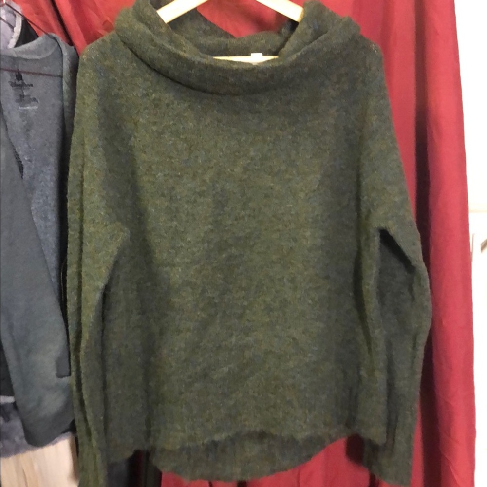 R D Style sweater